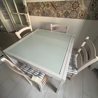 Cucina con piano cottura e lavandino vasca ,