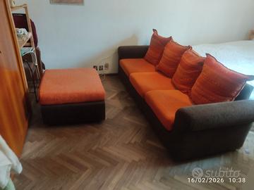 DIVANO 4 POSTI CON POGGIAPIEDI