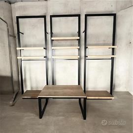 Scaffali negozio con ripiani effetto rovere chiaro