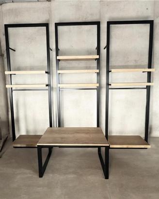 Scaffali negozio con ripiani effetto rovere chiaro