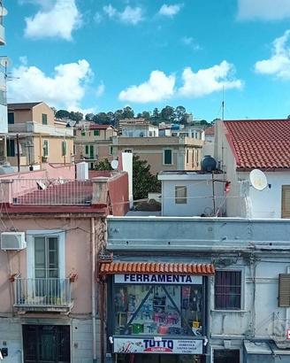 Via Palermo, bivani in buone condizioni