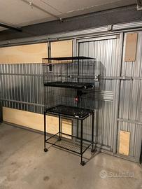 Gabbia grande con carrello pari al nuovo