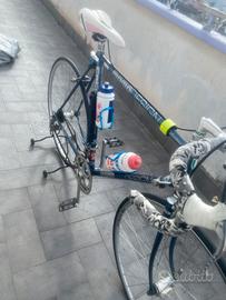 Bici da corsa momo design vintage