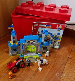 Lego 10676 con scatolo a forma di mattoncino