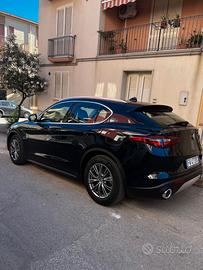 Alfa Romeo Stelvio – Nera – Auto Impeccabile