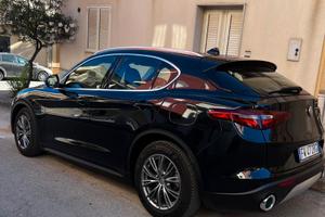 Alfa Romeo Stelvio – Nera – Auto Impeccabile