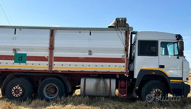 Camion Iveco 190 42 tre assi ribaltabile tre lati