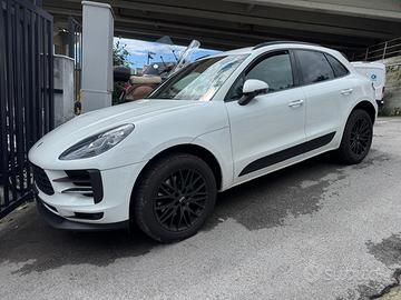 Porsche Macan Set Winter Gomme Invernali + Cerchi