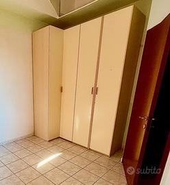 Armadio ad angolo con cabina armadio
