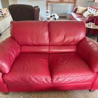 Divano in pelle rossa