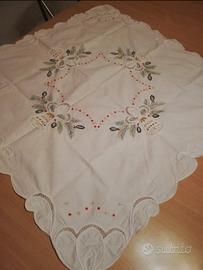 centro tavola natalizio ricamato