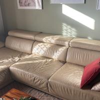 Divano con chaise longue da ristrutturare