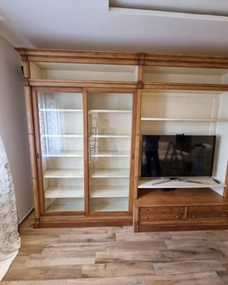 Parete attrezzata in legno-