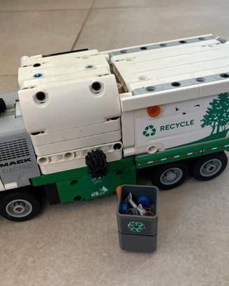 Lego Technic Camion della spazzatura Mack