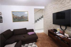 Porzione su due livelli con giardino, terrazzo e c