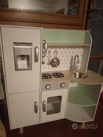 Cucina giocattolo in legno