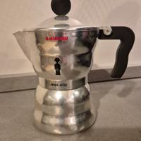 caffettiera moka A di Alessi designer A. Mendini