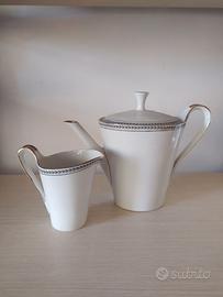 Set teiera lattiera in porcellana vintage firmata