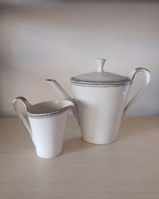 Set teiera lattiera in porcellana vintage firmata