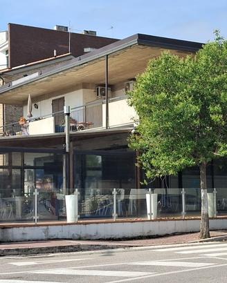 Ristorante pizzeria fronte mare in gestione