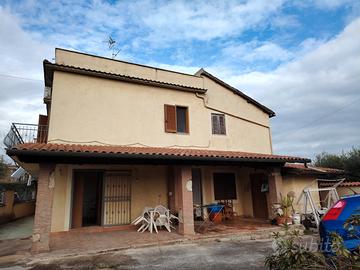 Vendita porzione di bifamiliare con giardino