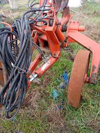 Aratro monovomero volta orecchio