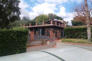 Tenuta con villa, dependance, piscina,vigneto