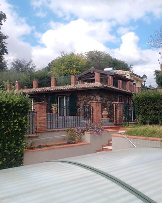 Tenuta con villa, dependance, piscina,vigneto