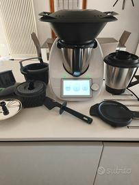 Bimby TM6 con accessori e doppio boccale.