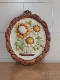 Piatto decorativo vintage in resina con girasoli