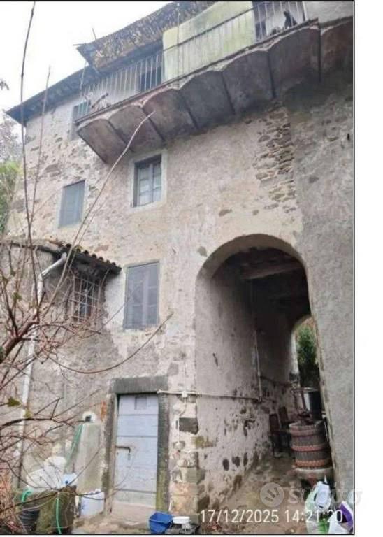 Immobile in asta di 291 m² con più di 5 locali a F - Vista 2