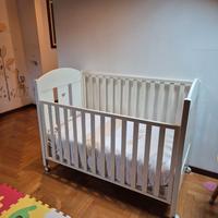 Lettino/culla in legno con doppio cassetto