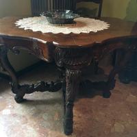 Tavolo rotondo in stile Rococò intarsiato