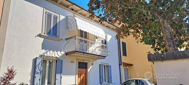 Casa indipendente di 210 m² con più di 5 locali a 
