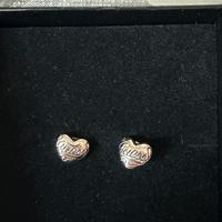 Orecchini a cuore nuovi