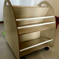 Libreria in legno per bambini con rotelle