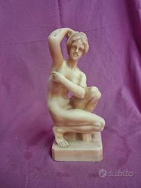 Statua di Venere accovacciata 