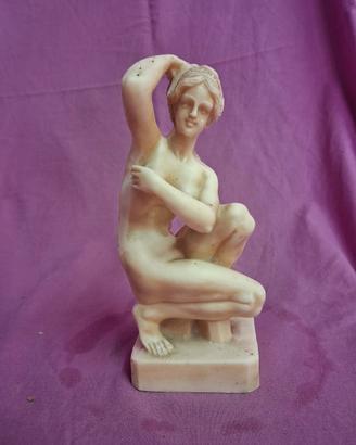 Statua di Venere accovacciata 