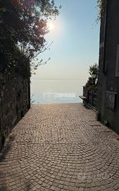 Monolocale ristrutturato nel cuore di Sirmione - a