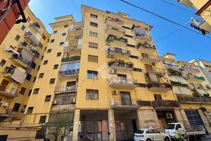4 LOCALI A NAPOLI