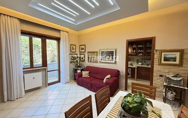 AMPIO TROLOCALE LUMINOSO IN PIANO ALTO CON ASCENSO