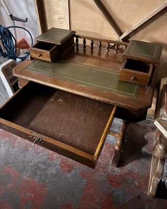 Scrivania antiquariato