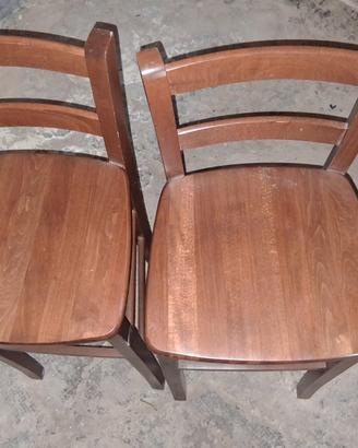 due sgabelli in legno