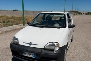Fiat 600 del 2007 in buone condizioni