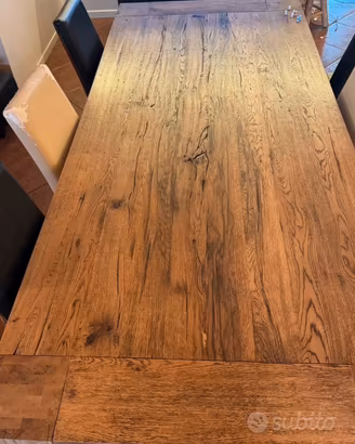 Tavolo in legno massiccio