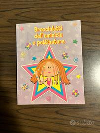 "Braccialetti dell'amicizia e pettinature"