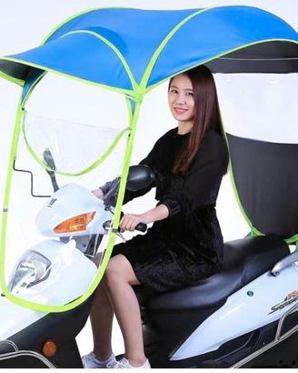 Parapioggia e parasole universale per moto scooter