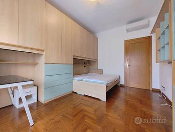 Stanza in appartamento di 87 m² a Milano