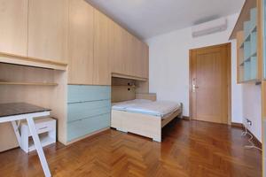 Stanza in appartamento di 87 m² a Milano