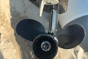 Fuoribordo Mercury 9.9 CV + Catamarano Gonfiabile